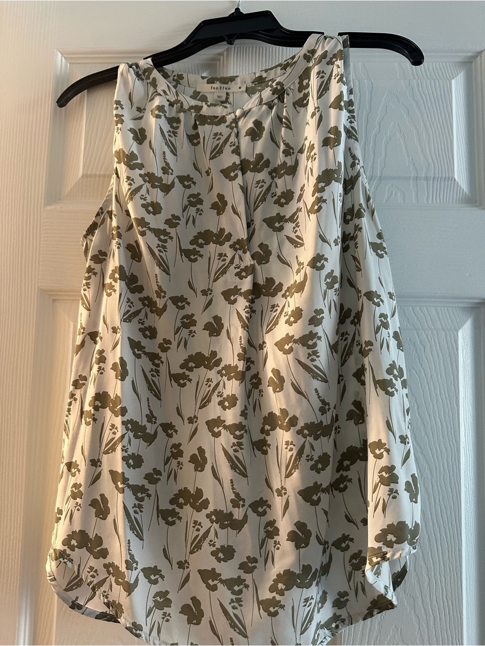 Floral Print Sleeveless Top Olive on Cream